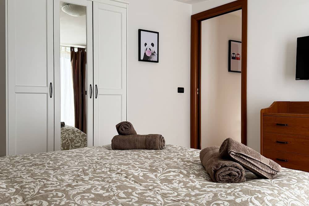 Appartement entier, Family-friendly apartment 4 km from the airport and a 20-minute train ride from Roma Termini in Ciampino, Parco Regionale dei Castelli Romani