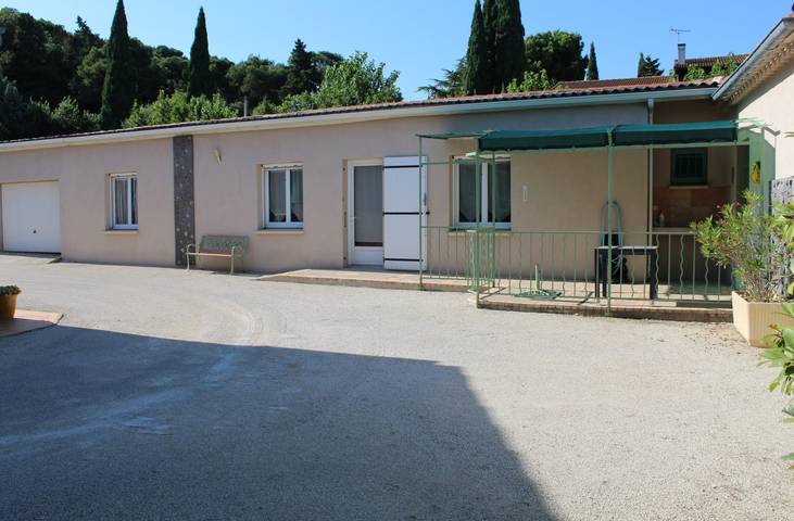 Gîte pour 4 personnes, avec terrasse à Aramon