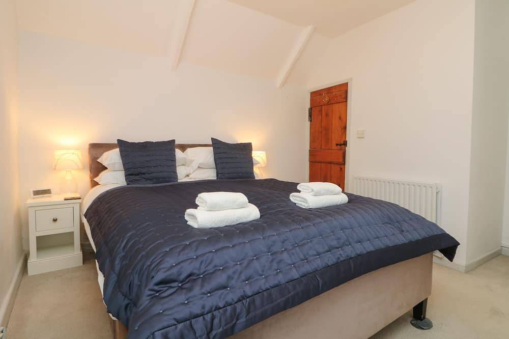 Riversdale Cottage, pet friendly, with a garden in Wadebridge in Wadebridge, Cornwall