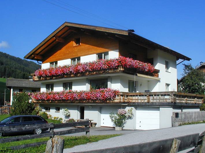 Ferienwohnung für 8 Personen, mit Balkon und Garten sowie Ausblick in Obernberg am Brenner