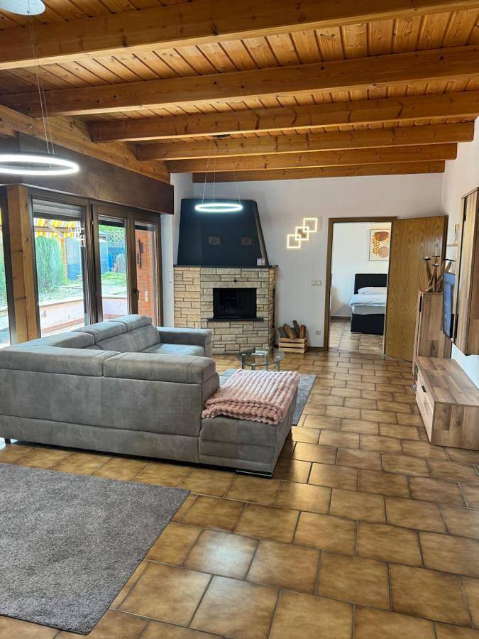 Vacation rental for 4 people, with Terrace and Yard as well as View in Mönchengladbach