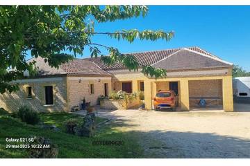 Location de vacances pour 16 personnes, avec terrasse et jardin, animaux acceptés à Biron