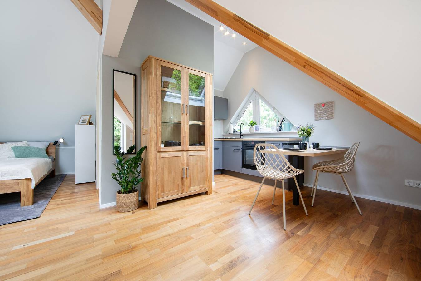 Ganze Ferienwohnung, Gemütliches 2-Bett-Appartment mit Sonnenterrasse in Gillenfeld, Vulkaneifel