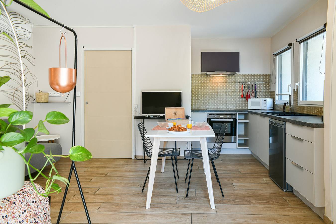 Hel leilighet, Apartment 'Chez Flo - Clim Parking - Clg' with Mountain View and Air Conditioning in Saint-Pierre-d'Albigny, Chambéryregionen