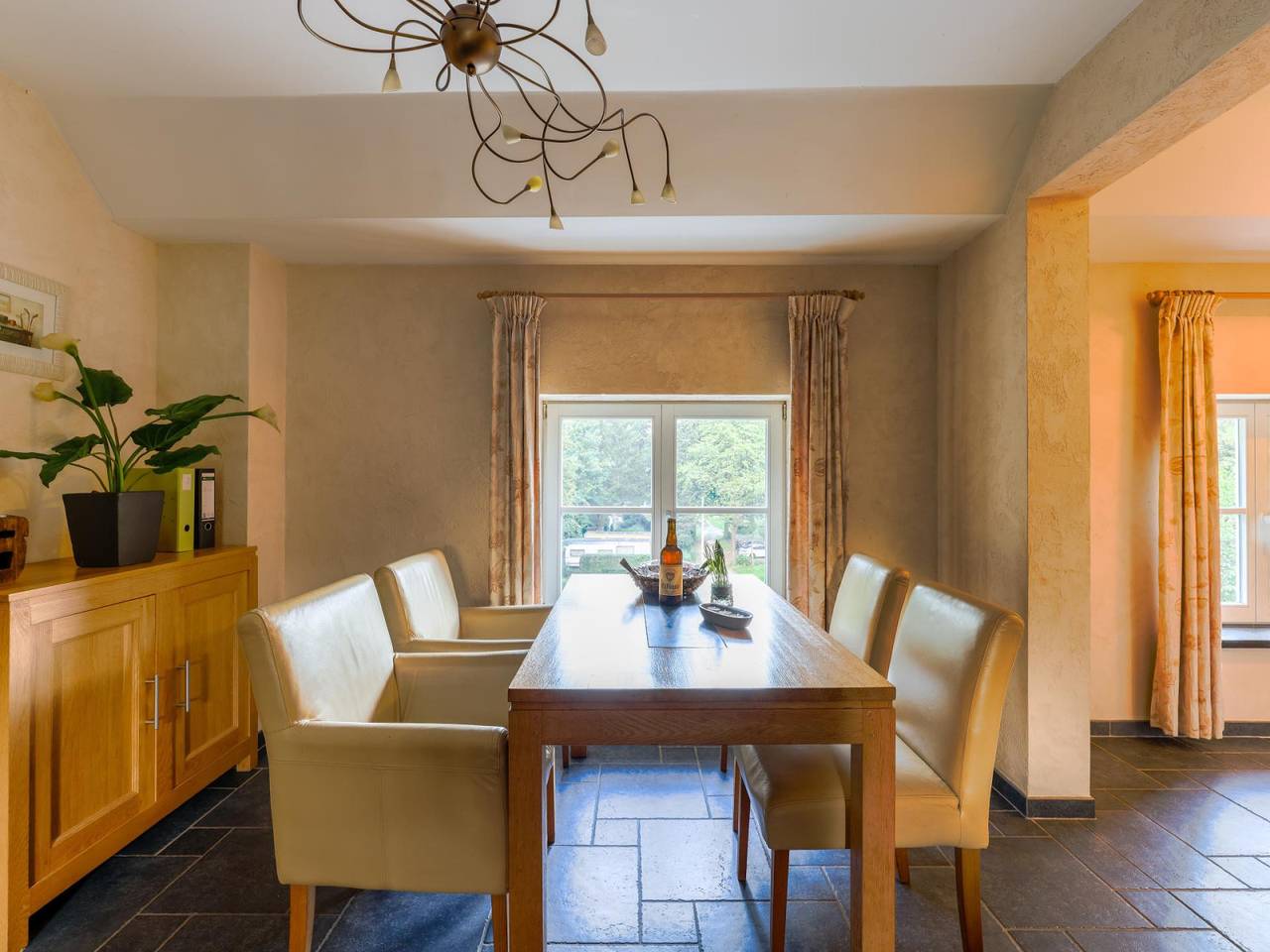 Geheel appartement, Comfortabel 4-persoons kasteelappartement met sfeervolle inrichting in Aywaille, Luik en omgeving