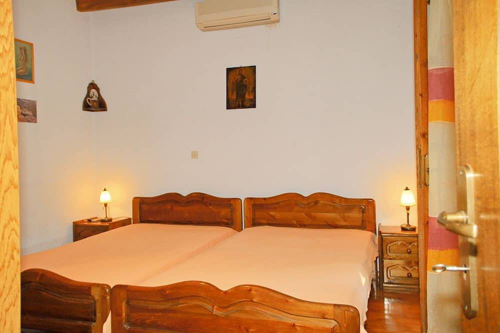 Private property with outdoor pool , cosy spaces and beautiful garden in Iraklio-Heraklion und Umgebung