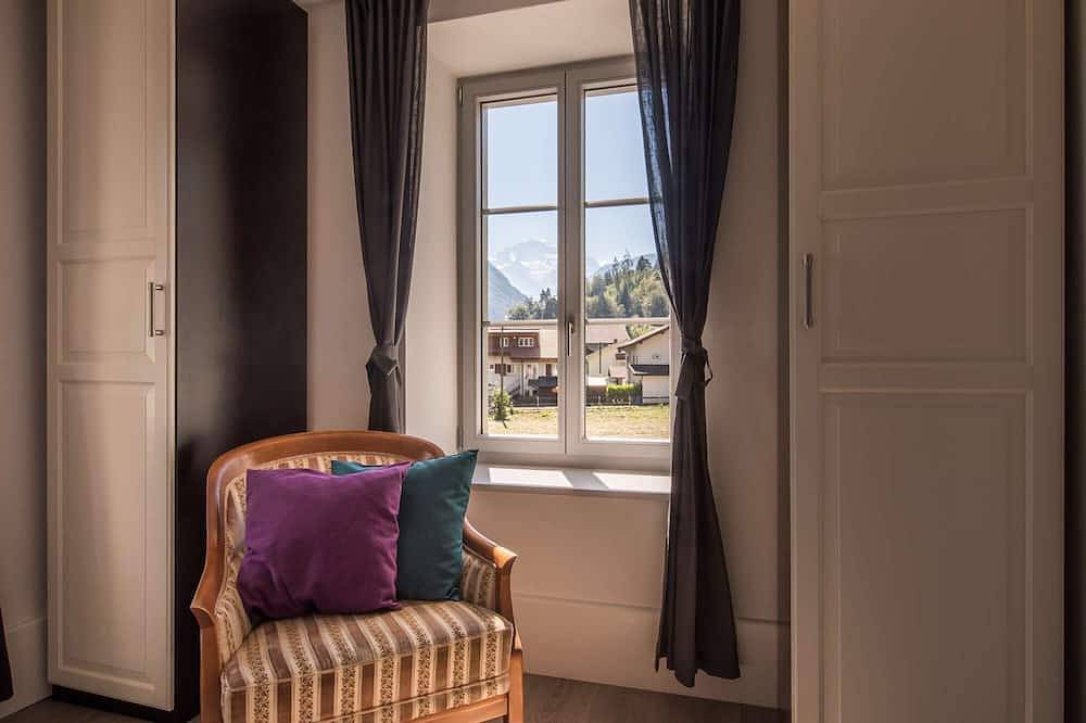 Entire apartment, Exquisite Holiday Apartment in Interlaken's Heart in Matten bei Interlaken, Lake Thun