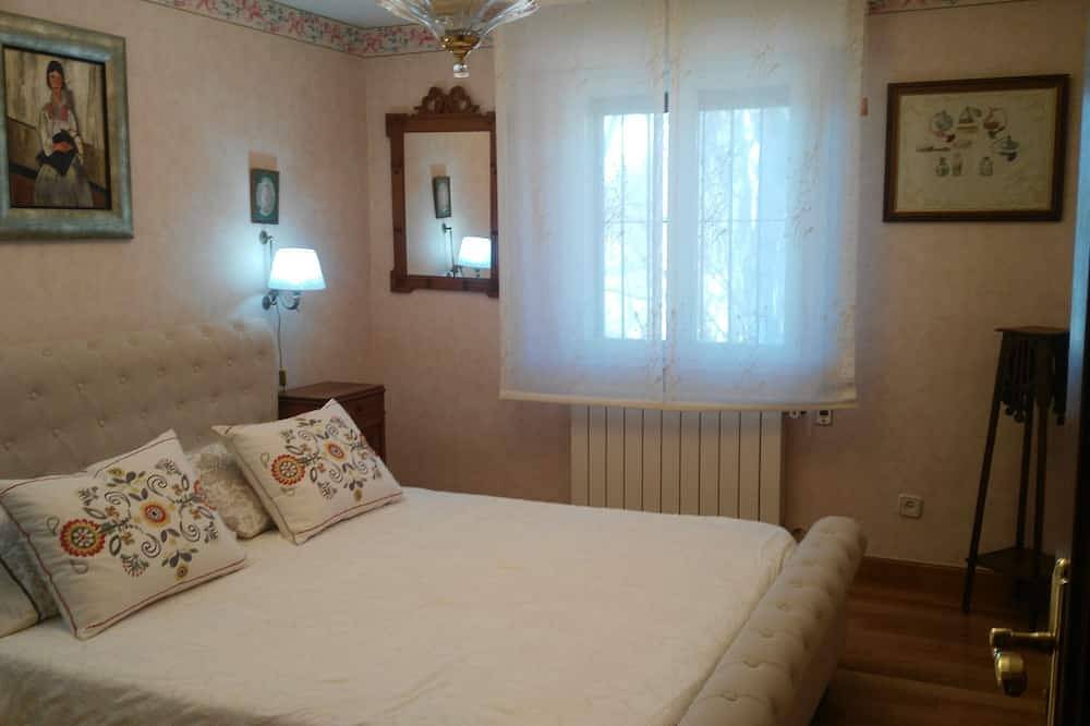 Juncalvera Villa with swimming pool in Rioja Alavesa in Assa, Lanciego
