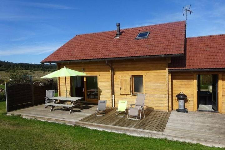 Gîte pour 5 personnes, avec Terrasse ainsi que Jardin et Vue à Saint-Pierre (Jura)