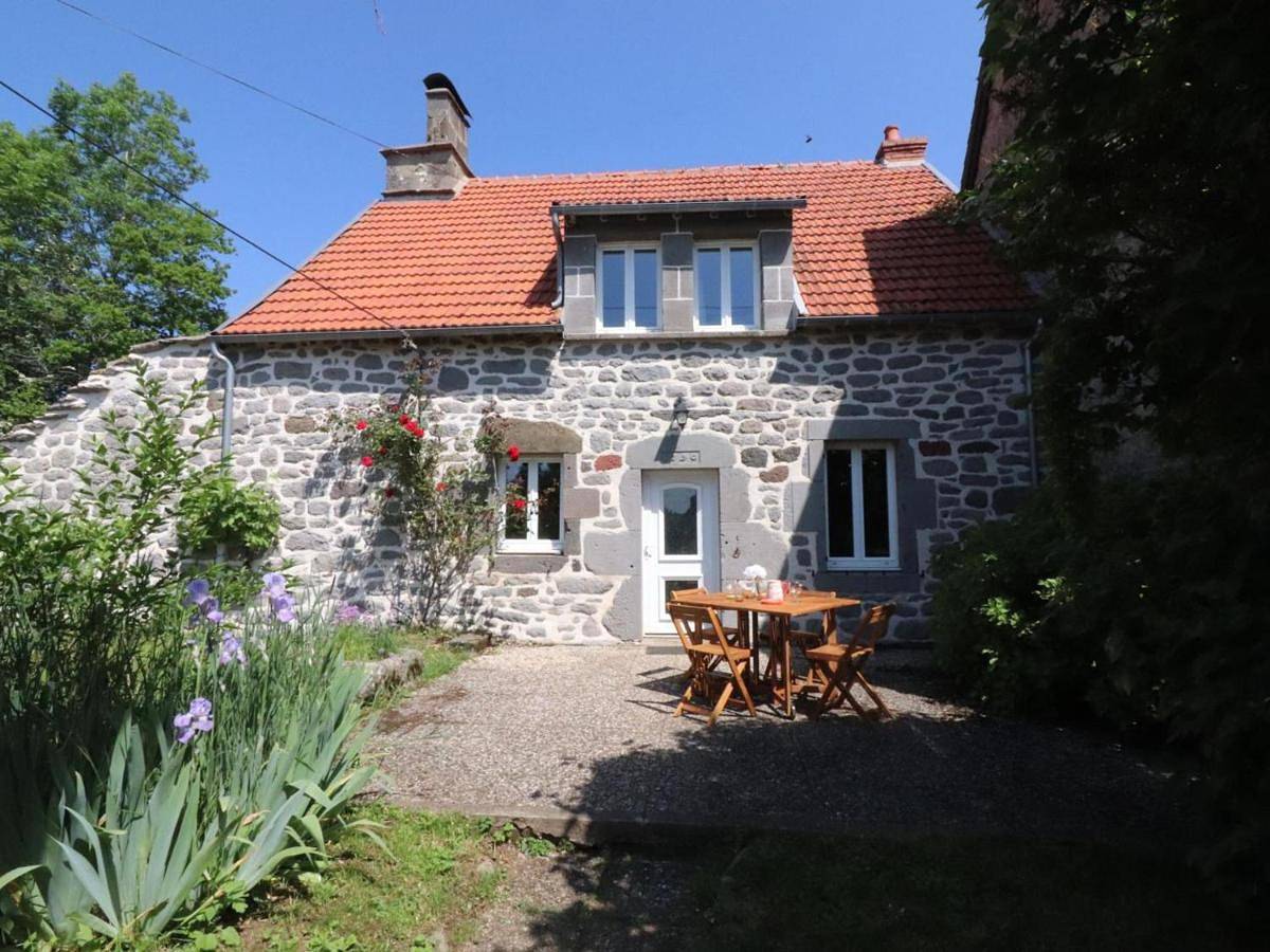 Maison de caractère au calme, 2 chambres, terrasse et jardin, proche rando et ski - Moussages - Fr-1-742-240 in Moussages, Parc naturel régional des Volcans d'Auvergne
