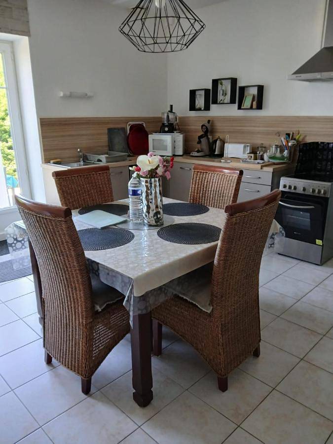 Location de vacances pour 7 personnes, avec vue et terrasse à Le Vigeant - 4