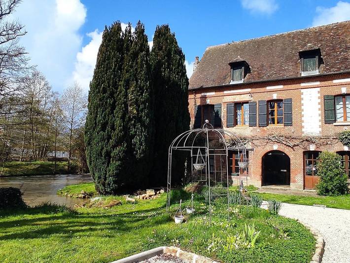 Appartement entier, Charmant appartement avec vue rivière, Wifi et parking in Oise