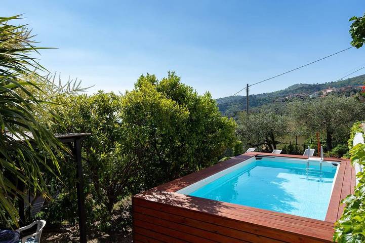 Ferienwohnung für 4 Personen, mit Terrasse und Garten sowie Pool