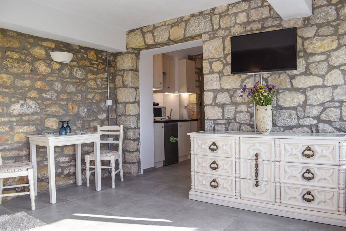 Coastal Stone Hideaway with Stunning Scenery, foto 6