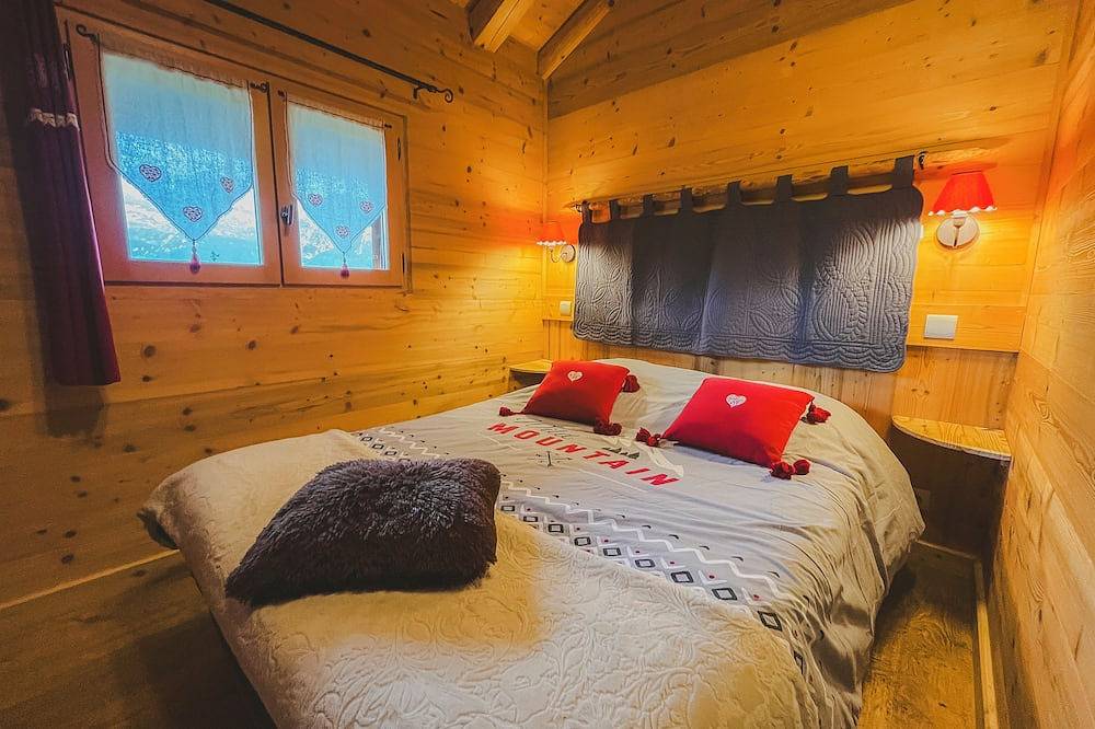 Sublime 3-star Savoyard chalet \"Le grenier de Chalmont\" in Manigod, Annecy region