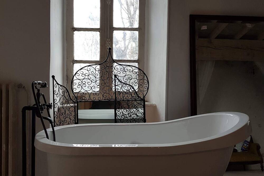 Stunning French house with chic  luxury vibe - 5 bedroom / sleeps 8 in Saissac, Région de Carcassonne