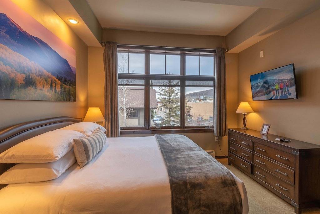 Ganze Wohnung, Howelsen Place A302 | Downtown Condo | Private Parking Garage | Fire Pit with Views in Steamboat Springs, Medicine Bow-Routt Nationalwald