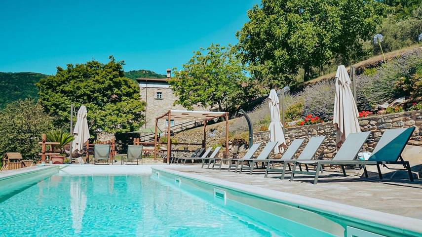 Agriturismo per 3 persone, con Terrazza e Giardino nonché Piscina e Panorama in Parco Nazionale dell'Appennino Tosco-Emiliano