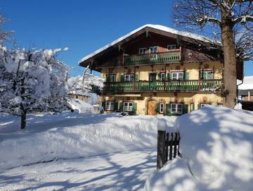 Ferienwohnung für 4 Personen, mit Seeblick und Garten sowie Ausblick, kinderfreundlich am Schliersee