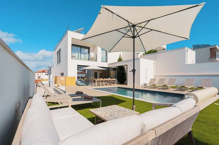 Ferienhaus für 10 Personen, mit Balkon und Whirlpool sowie Garten in Ribamar