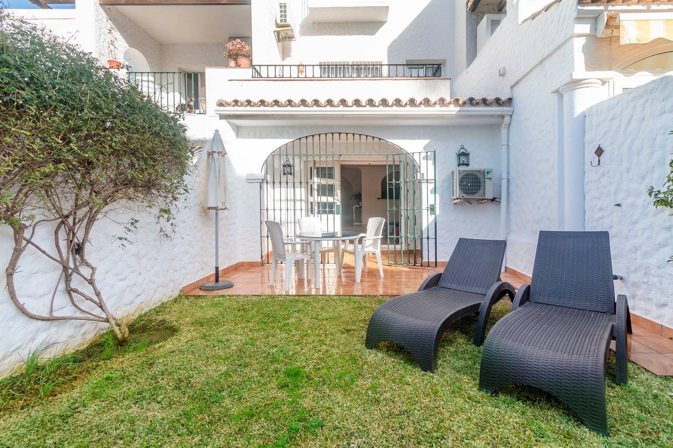 Ganze Wohnung, Ferienwohnung '9A Escorpio' mit Bergblick, Pool und Wlan in El Paraíso, Estepona