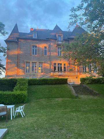 Maison de campagne pour 15 personnes, avec jardin ainsi que piscine et vue dans Saône-et-Loire