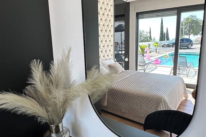 Villa pour 6 personnes, avec piscine et jacuzzi, animaux acceptés à Promajna - 3