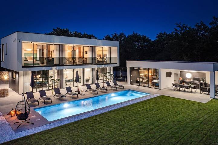 Ferienhaus für 8 Personen, mit Garten und Sauna