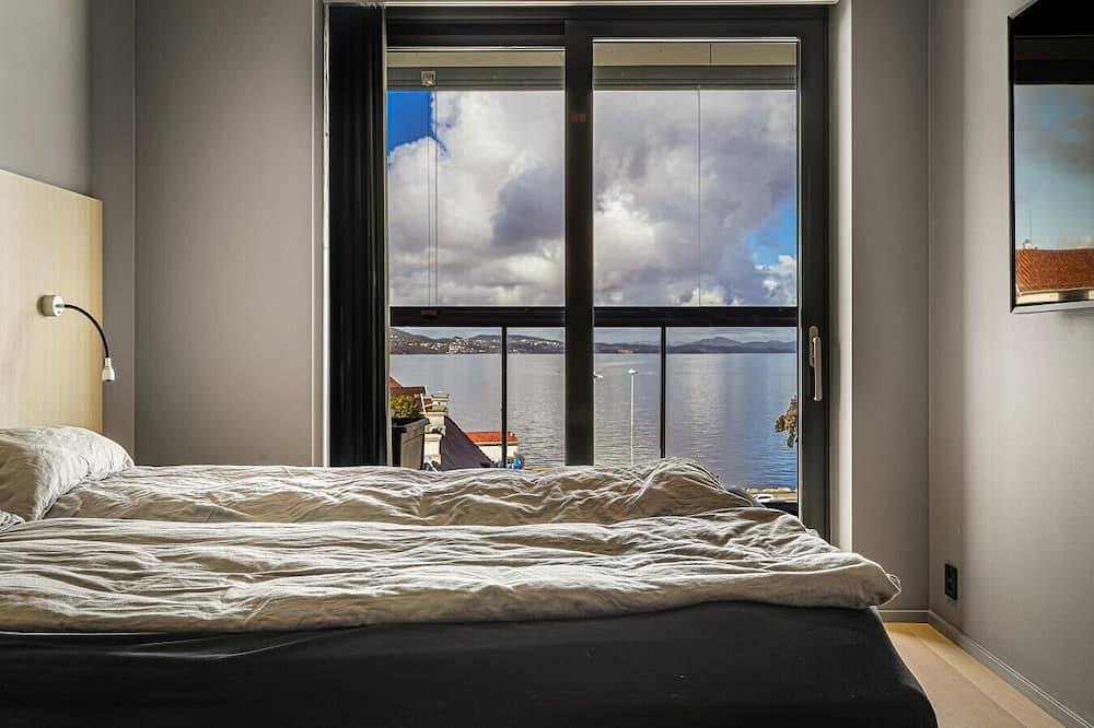 Entire apartment, Exclusive Penthouse with Bryggen Views in Bergenhus, Bergen