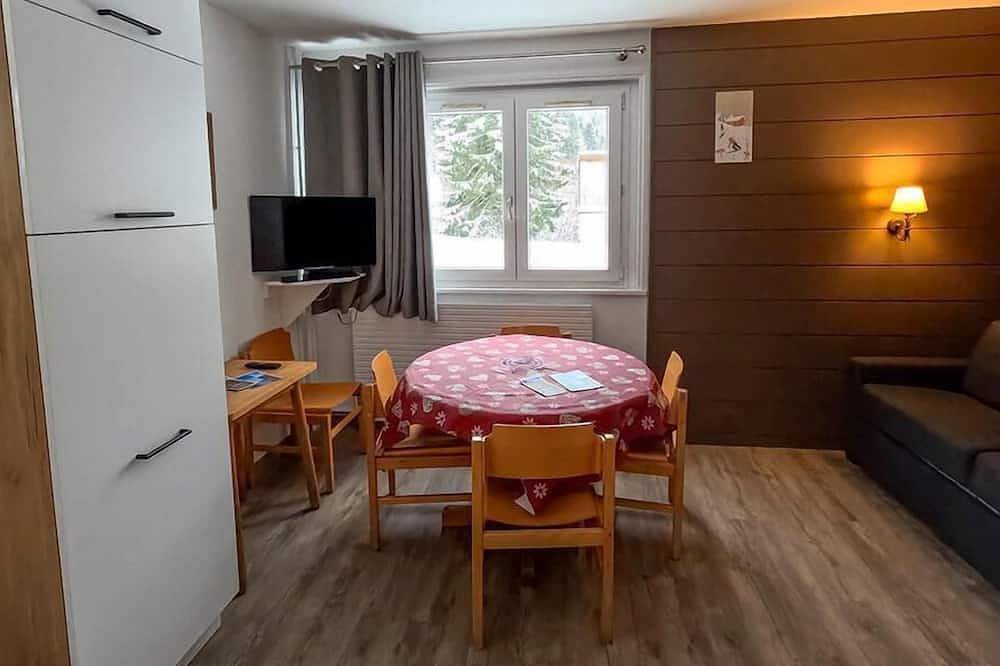 Appartement entier, 300m du centre station, piscine, parking, casier à ski, 32m², Lélex in Lélex, Parc naturel régional du Haut-Jura