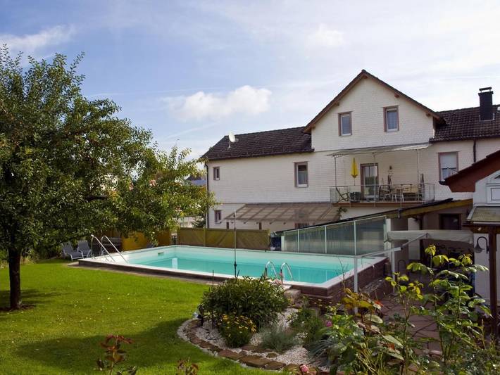 Ferienwohnung für 4 Personen, mit Balkon und Terrasse sowie Garten in Oberzent
