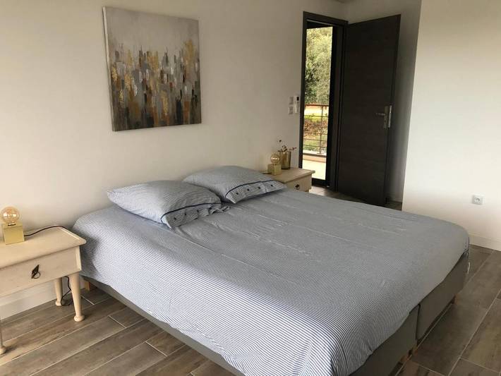 Location de vacances pour 8 personnes, avec vue ainsi que jardin et piscine dans Plage De L Ovu Santu - 3