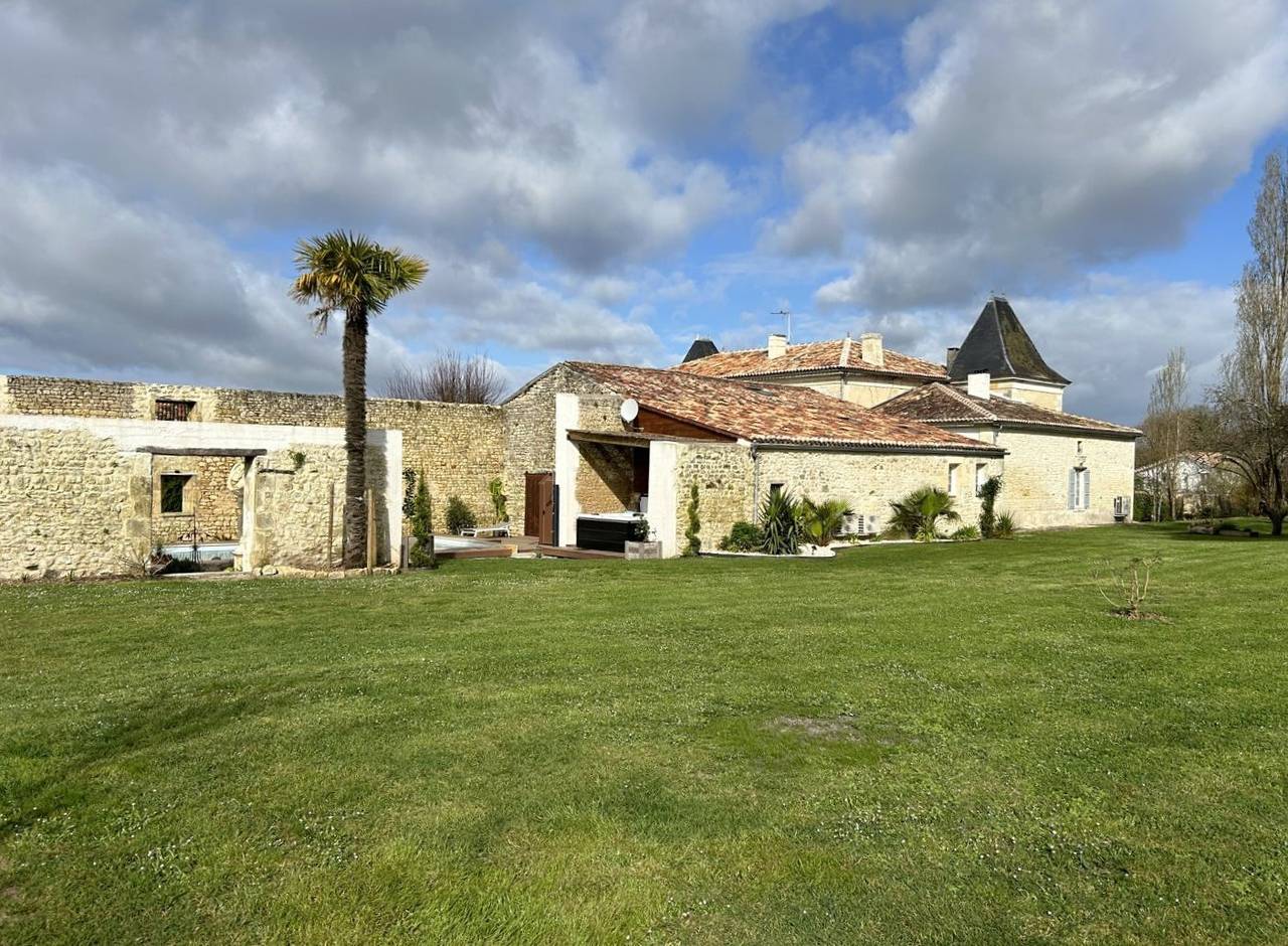 Domaine de la Gémolière – Nature & Bien-Être - Chambre 1 in Gémozac, Région de Saintes