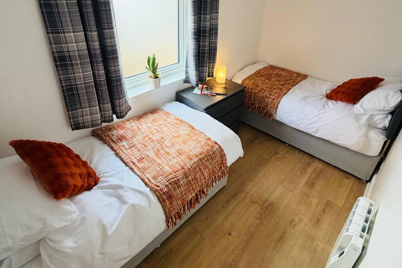 Ganze Ferienwohnung, 2 Bedroom Albany Apt Sleeps 4 -Tv & Wifi -Central in Oban, Loch Linnhe