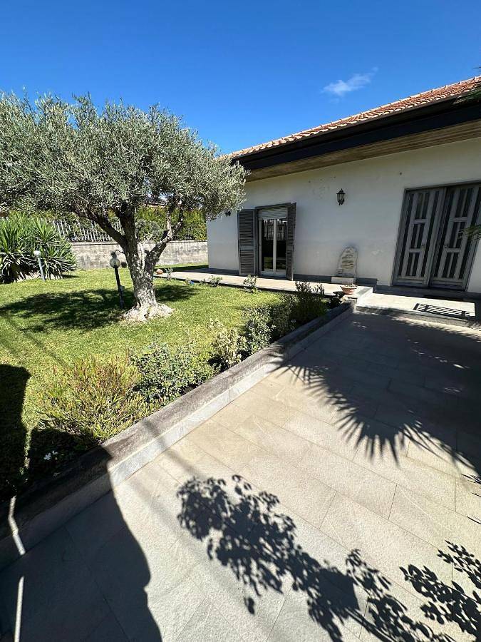 Villa per 7 persone, con Idromassaggio e Terrazza nonché Giardino e Panorama a Mascalucia