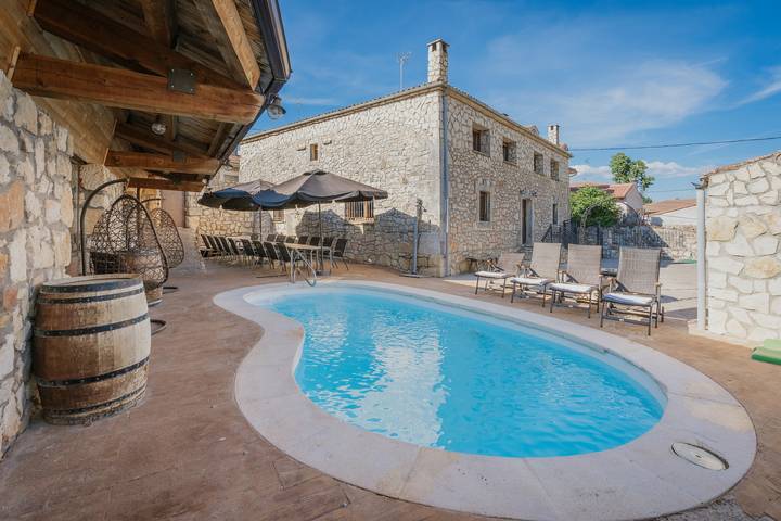Casa rural para 14 personas, con Jacuzzi y Jardín en Provincia de Segovia