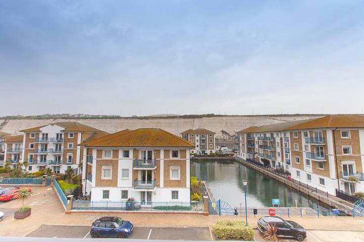 Apartment for 4 people, with balcony in Brighton Marina