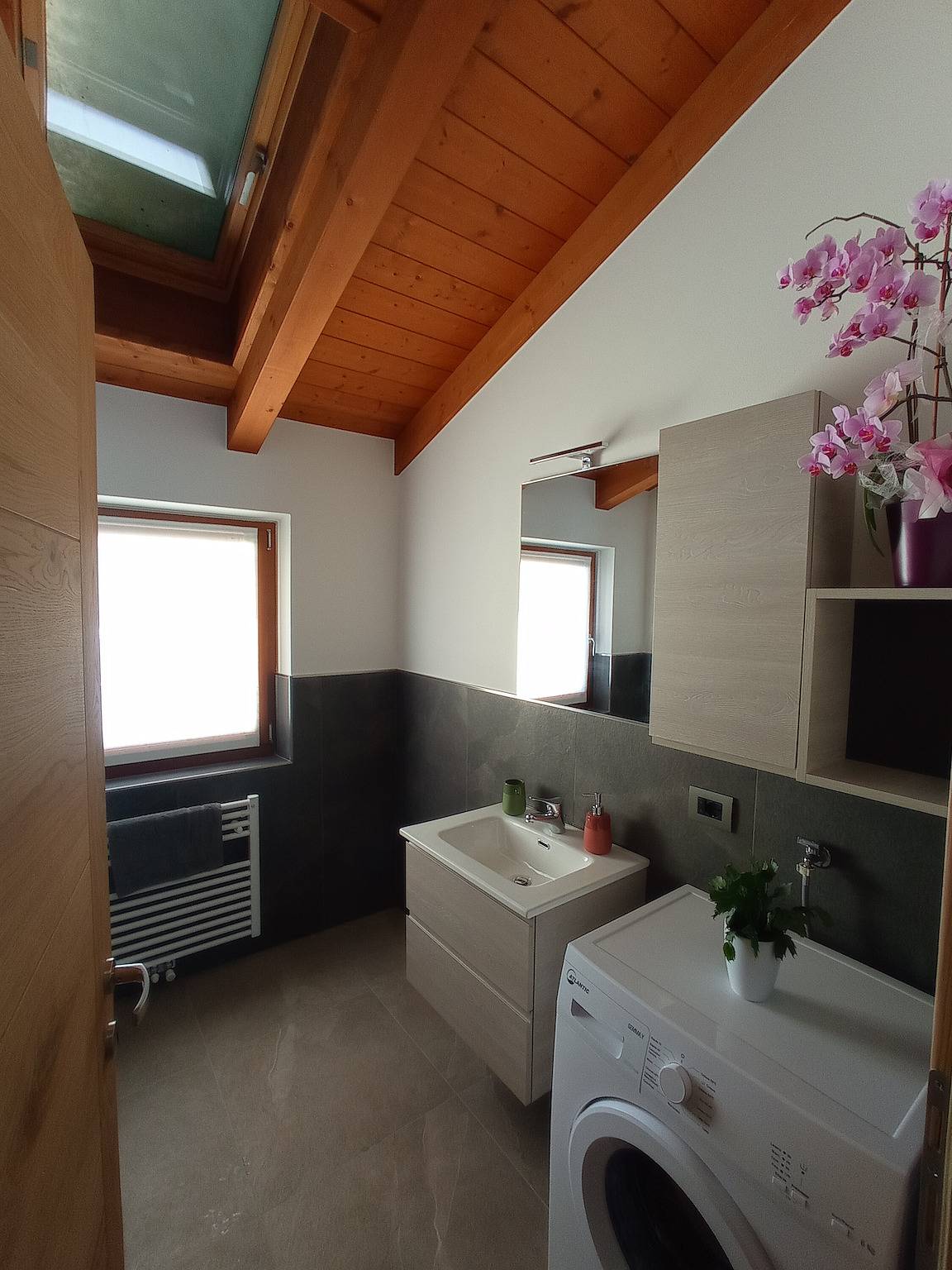 Holiday Home 'Casa Martinelli  Calvilla Rossa' with Mountain View, Private Garden and Wi-Fi in Pellizzano, Adamello-Presanella Alps