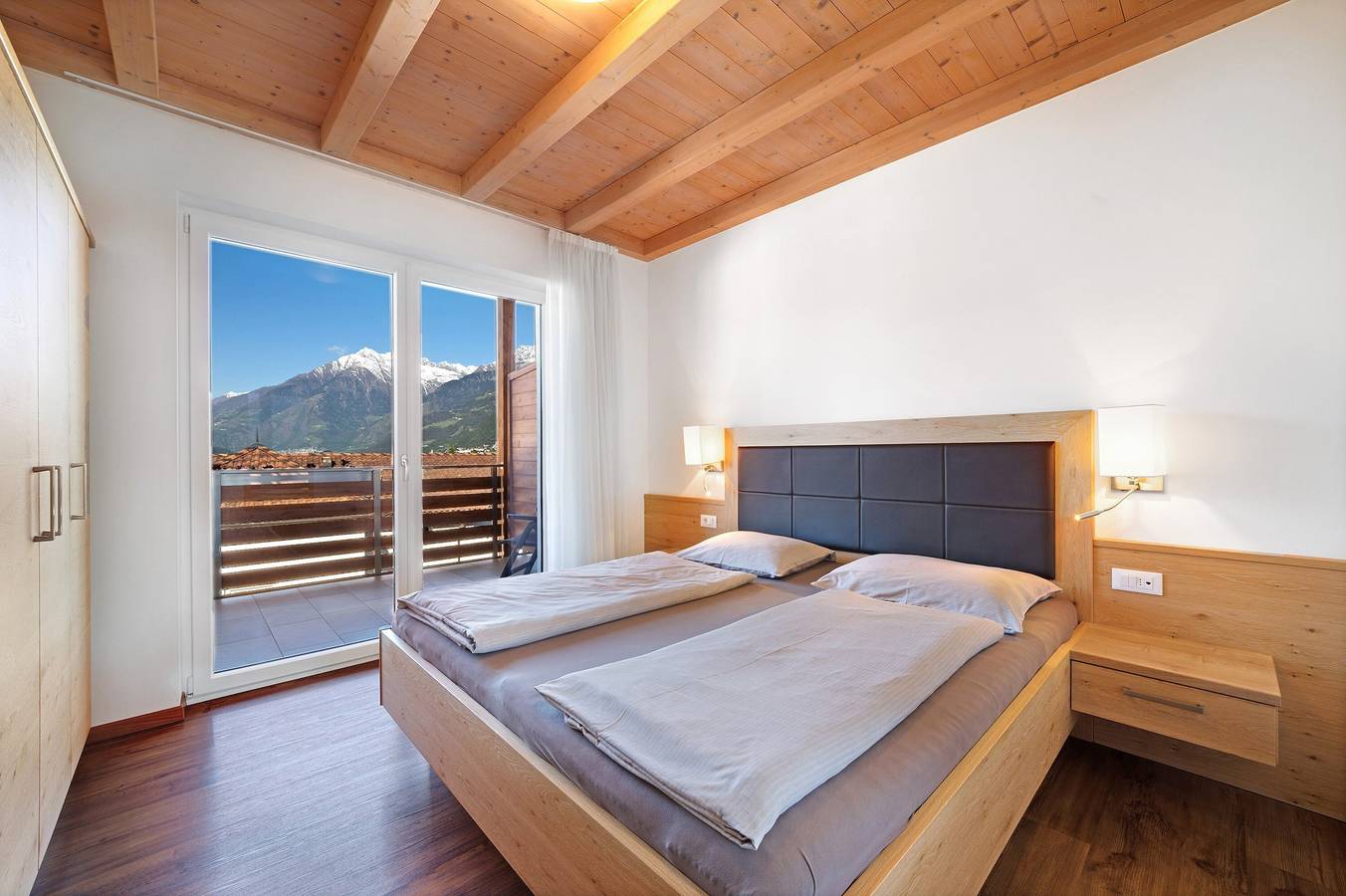 Ganze Wohnung, Ferienwohnung 'Nelkenstein Sommer' mit Bergblick, Gemeinschaftspool und Wlan in Schenna, Sarntaler Alpen