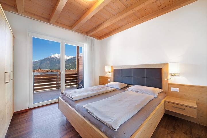 Ganze Wohnung, Ferienwohnung 'Nelkenstein Sommer' mit Bergblick, Gemeinschaftspool und Wlan in Schenna, Sarntaler Alpen