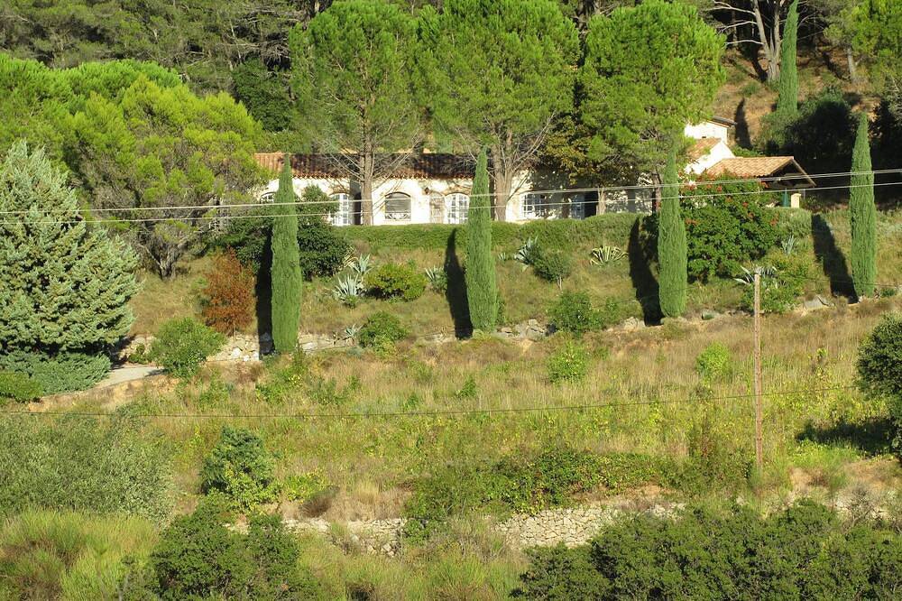 Villa con piscina privada y vistas impresionantes. in Cessenon-sur-Orb, Region de Béziers
