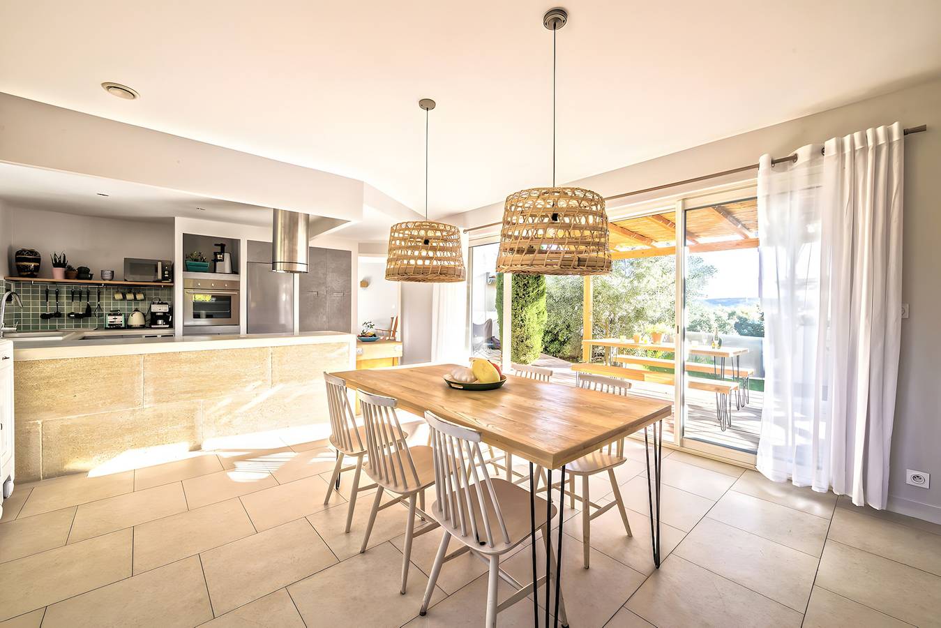 Maison de vacances « Villa de 3 à 9 pers avec piscine », vue montagne, Wi-Fi, climatisation in Castillon-du-Gard, Région de Nîmes