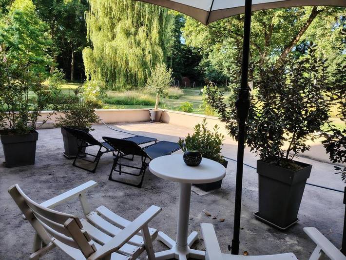 Gîte pour 2 personnes, avec Terrasse ainsi que Jardin et Vue à Pouzy-Mésangy