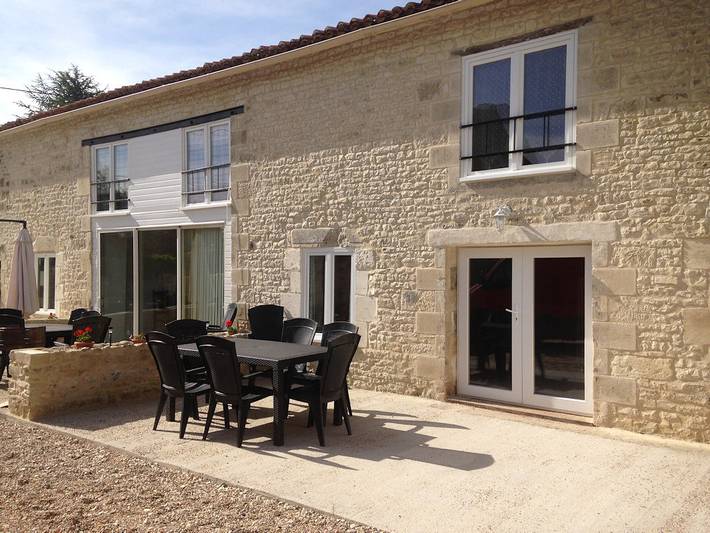 Gîte pour 8 personnes, avec jardin ainsi que piscine et terrasse