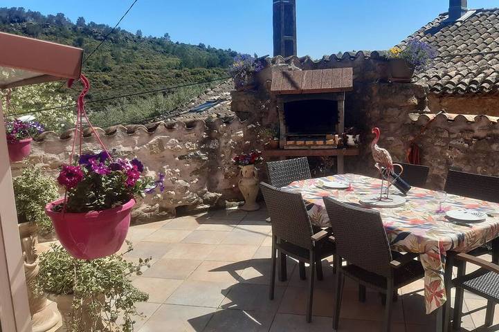 Location de vacances pour 3 personnes, avec terrasse, animaux acceptés à Saint-Chinian