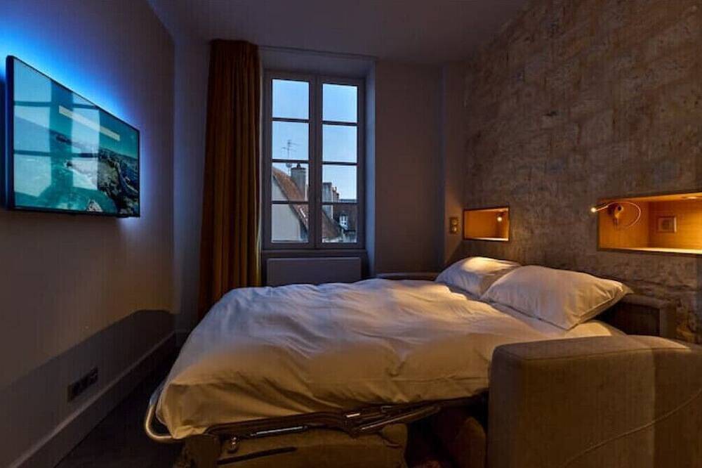 Entire apartment, 4-star luxurious apartment with private parking in Nevers in Nevers, Nièvre