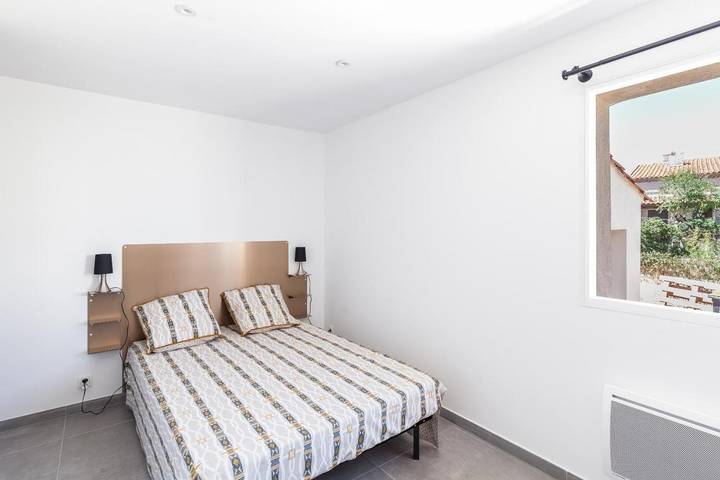 Location de vacances pour 6 personnes, avec jacuzzi ainsi que terrasse et jardin à Saint-Mitre-les-Remparts - 4