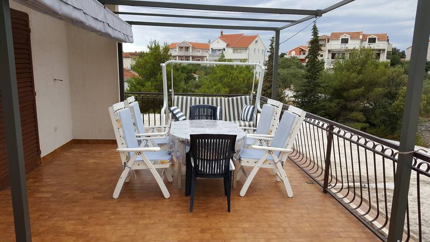 Ferienwohnung für 6 Personen, mit Balkon/Terrasse in Jezera