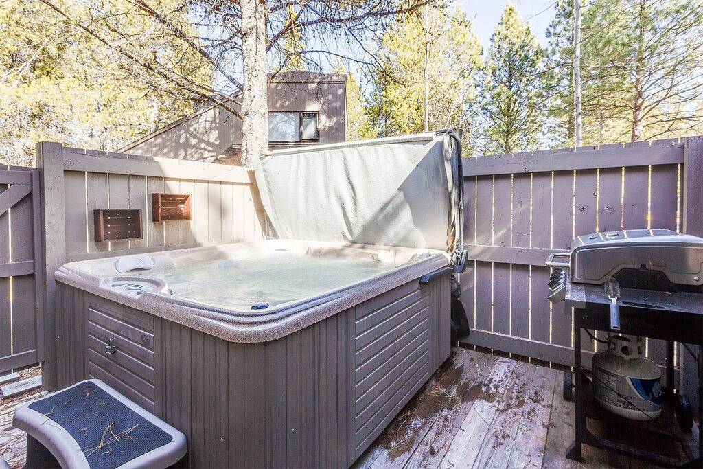 Ganze Wohnung, Short Walk to Village, Hot Tub, Gas Fireplace, Dog Friendly, Bikes in Sunriver, Deschutes County