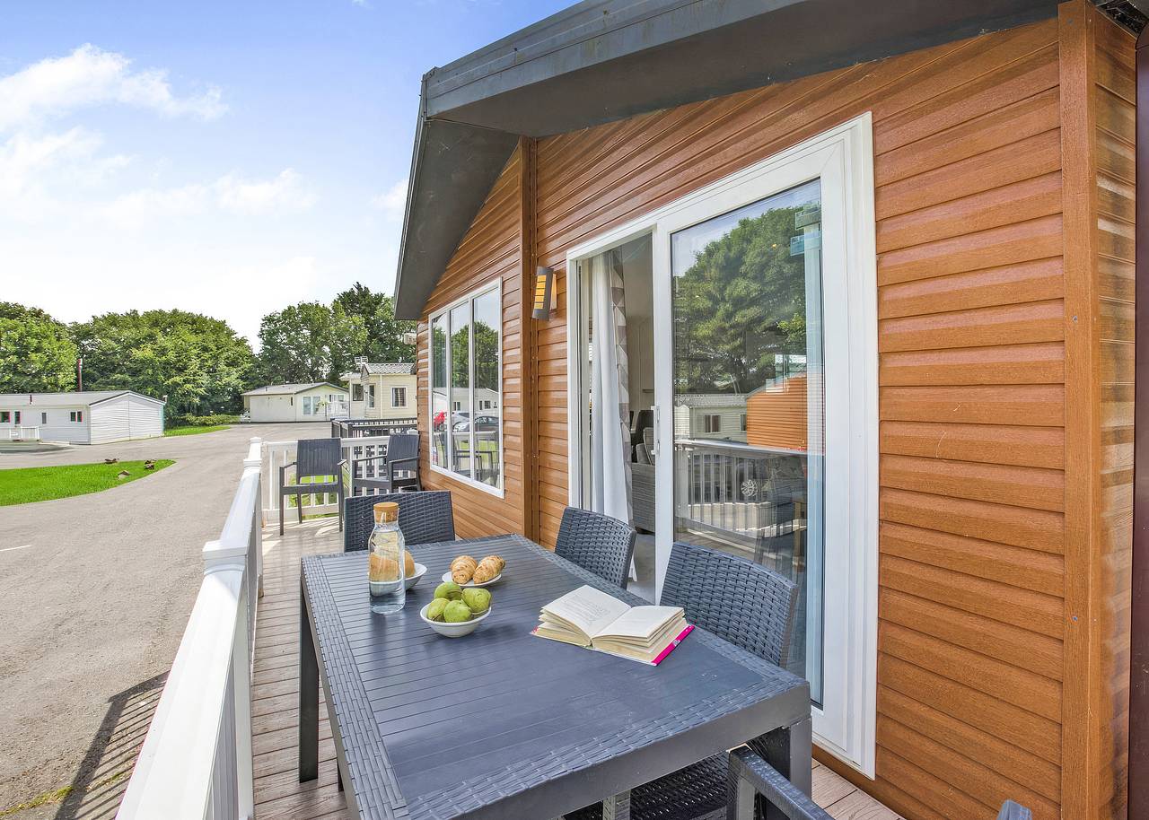 Prestige 2, Slps 4, parking, ensuite, decking in Porthcawl, Bridgend region